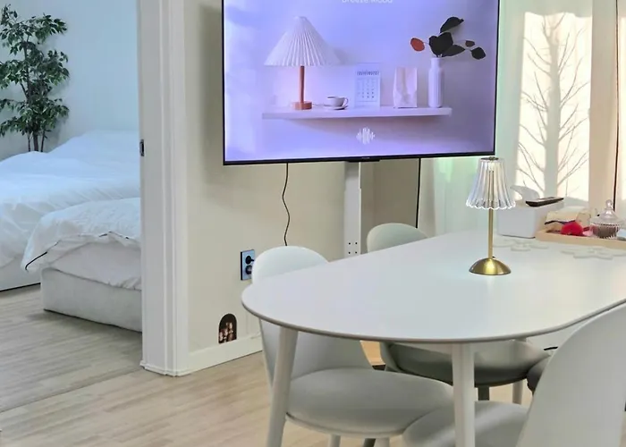 Spacious Interior Free Parking Ksquare 2 Netflix Magok Station Within Walking Distance Gimpo Airport Longterm Welcome Apartment *