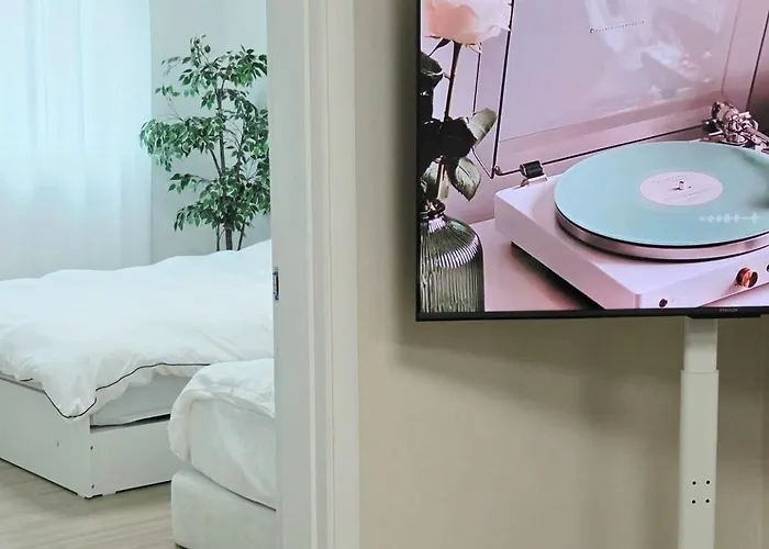 Spacious Interior Free Parking Ksquare 2 Netflix Magok Station Within Walking Distance Gimpo Airport Longterm Welcome Apartment Seoul