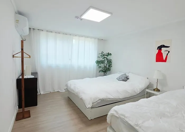 Spacious Interior Free Parking Ksquare 2 Netflix Magok Station Within Walking Distance Gimpo Airport Longterm Welcome Seoul