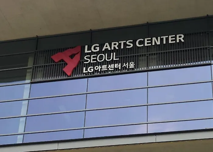 Spacious Interior Free Parking Ksquare 2 Netflix Magok Station Within Walking Distance Gimpo Airport Longterm Welcome Seoul