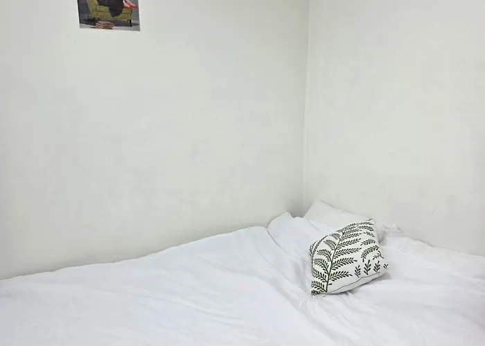 Spacious Interior Free Parking Ksquare 2 Netflix Magok Station Within Walking Distance Gimpo Airport Longterm Welcome Seoul