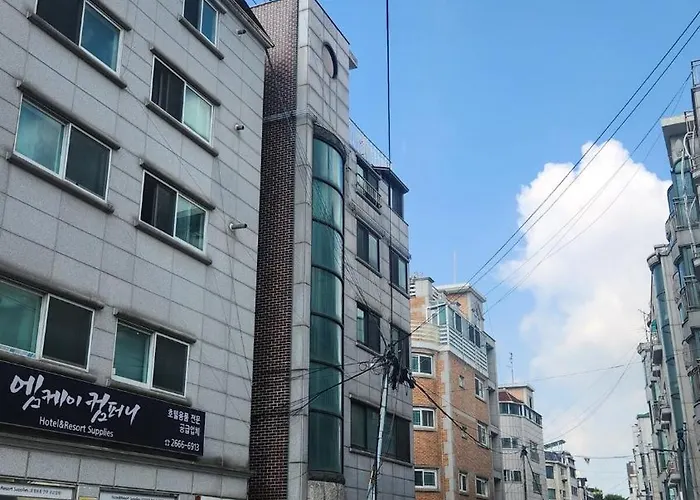 Spacious Interior Free Parking Ksquare 2 Netflix Magok Station Within Walking Distance Gimpo Airport Longterm Welcome Seoul