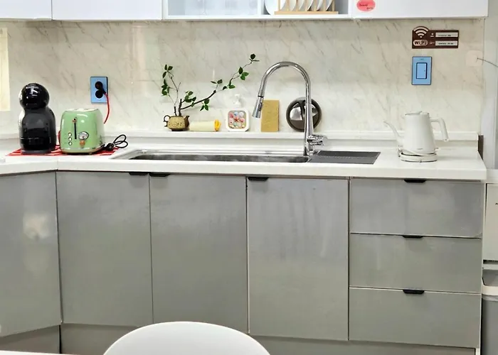 Spacious Interior Free Parking Ksquare 2 Netflix Magok Station Within Walking Distance Gimpo Airport Longterm Welcome