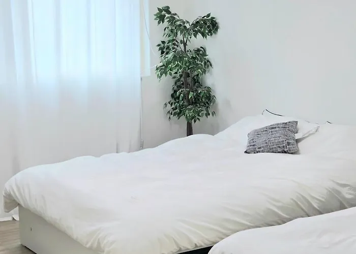 Spacious Interior Free Parking Ksquare 2 Netflix Magok Station Within Walking Distance Gimpo Airport Longterm Welcome Apartment